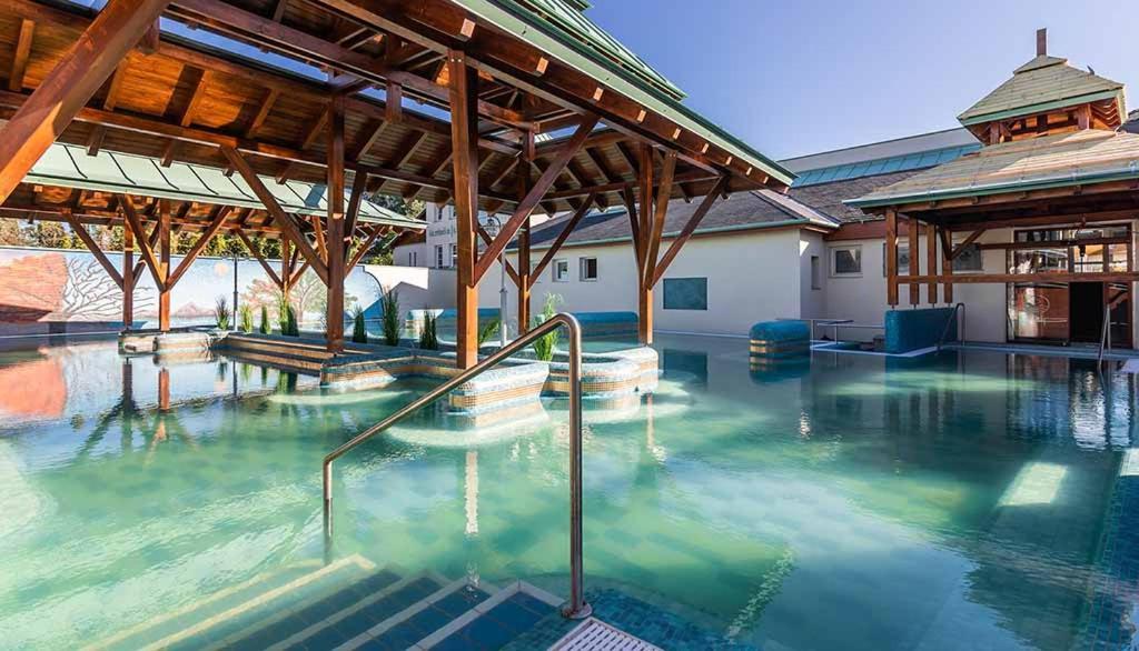 Апартаменти Safit-Mandala Мошонмадяровар Екстер'єр фото